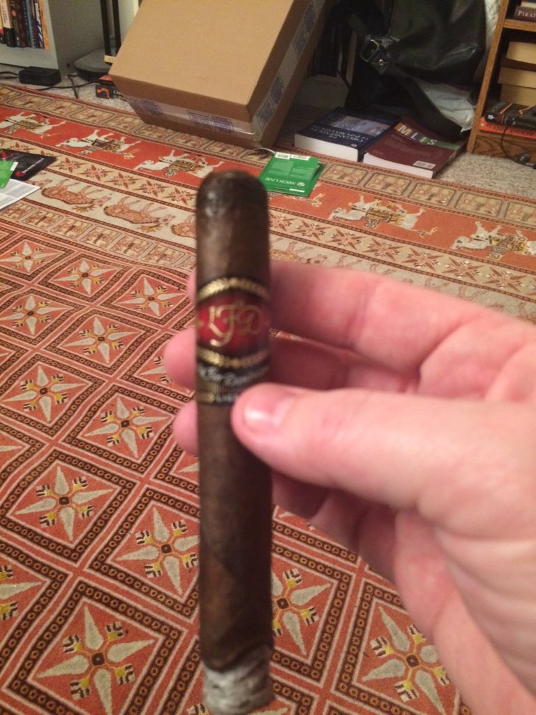 Mike_W_Simpson's tweet photo. 2 cigars tonight. #LaFlorDominicanaRobusto &amp; #QuinterosToro purchased at @CigarsofCuba #BOTL #SOTL #CigarHerf https://t.co/et0jeuIkue