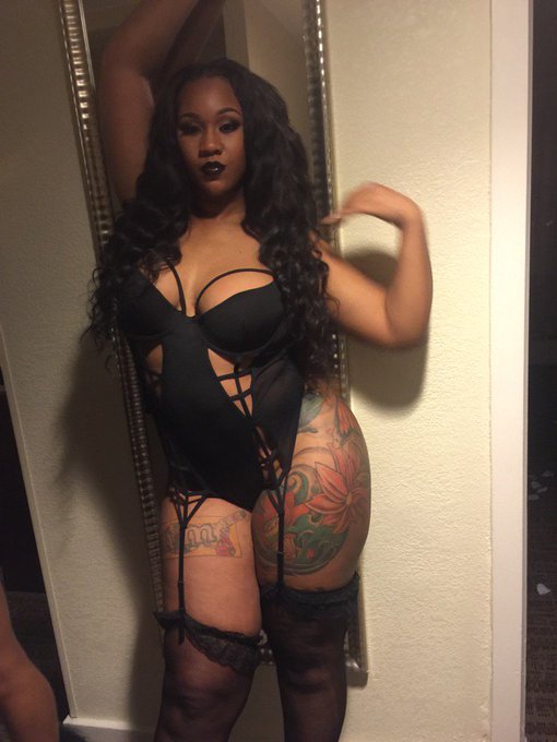 IF I THROW IT AT YOU CAN YOU HANDLE IT👀👀👀👀👀👀 https://t.co/fG6z1kvBUV<a href="/tag/throwbackthursday"class="tags"><span>#throwbackthursday</span></a>