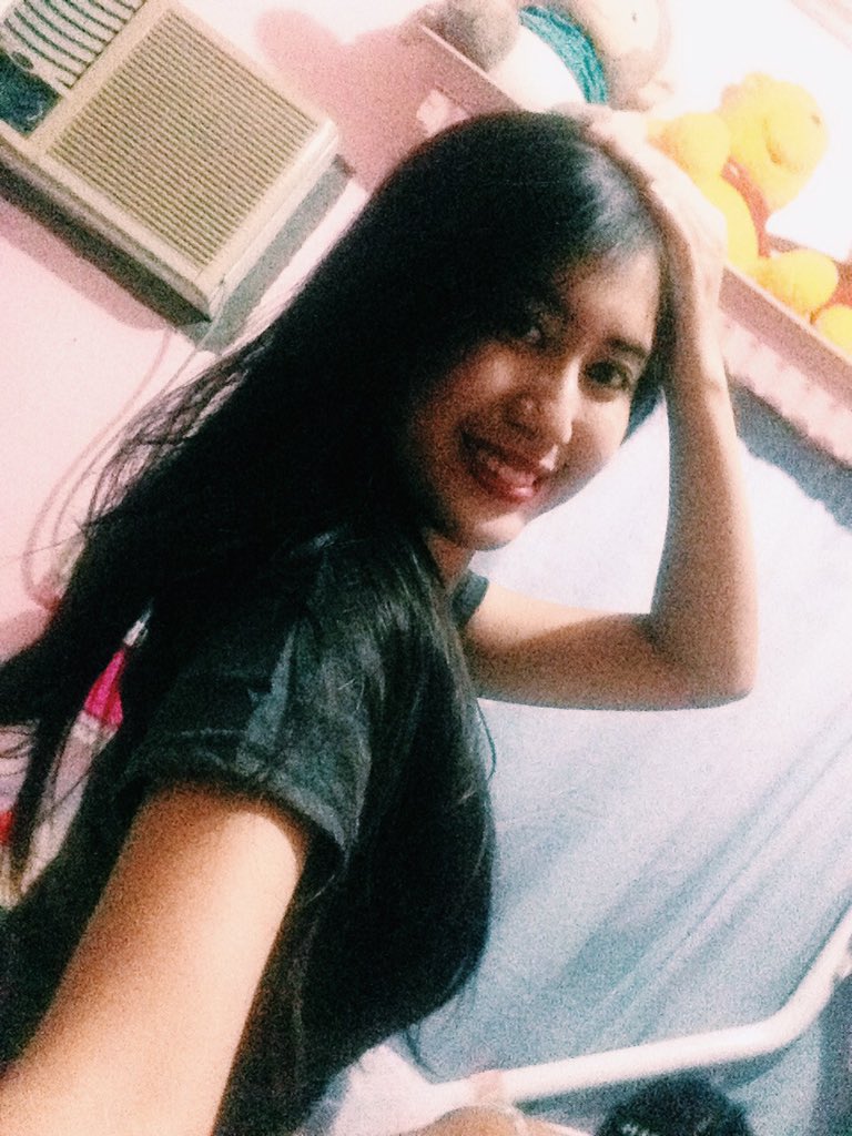 pauladgpon's tweet photo. Happy Sunday! ๐ ๐ #firstselfie2016 https://t.co/EMXKcl3MeD