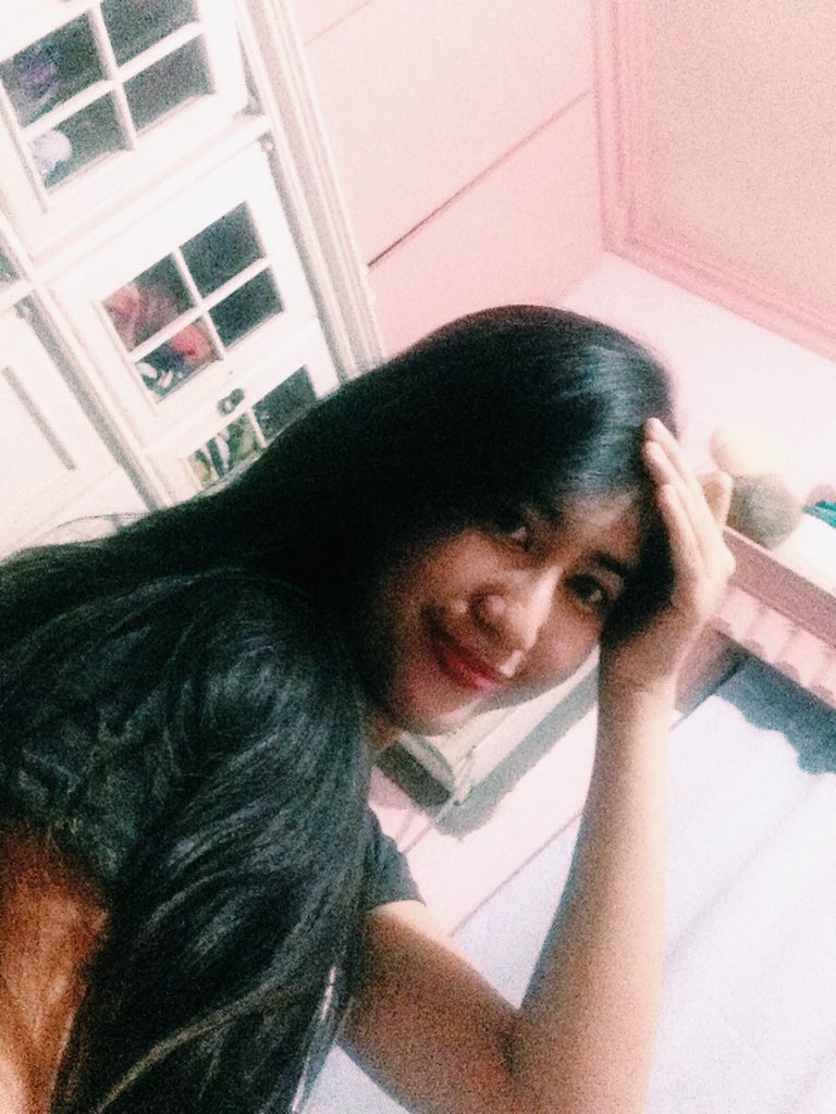 pauladgpon's tweet photo. Happy Sunday! ๐ ๐ #firstselfie2016 https://t.co/EMXKcl3MeD