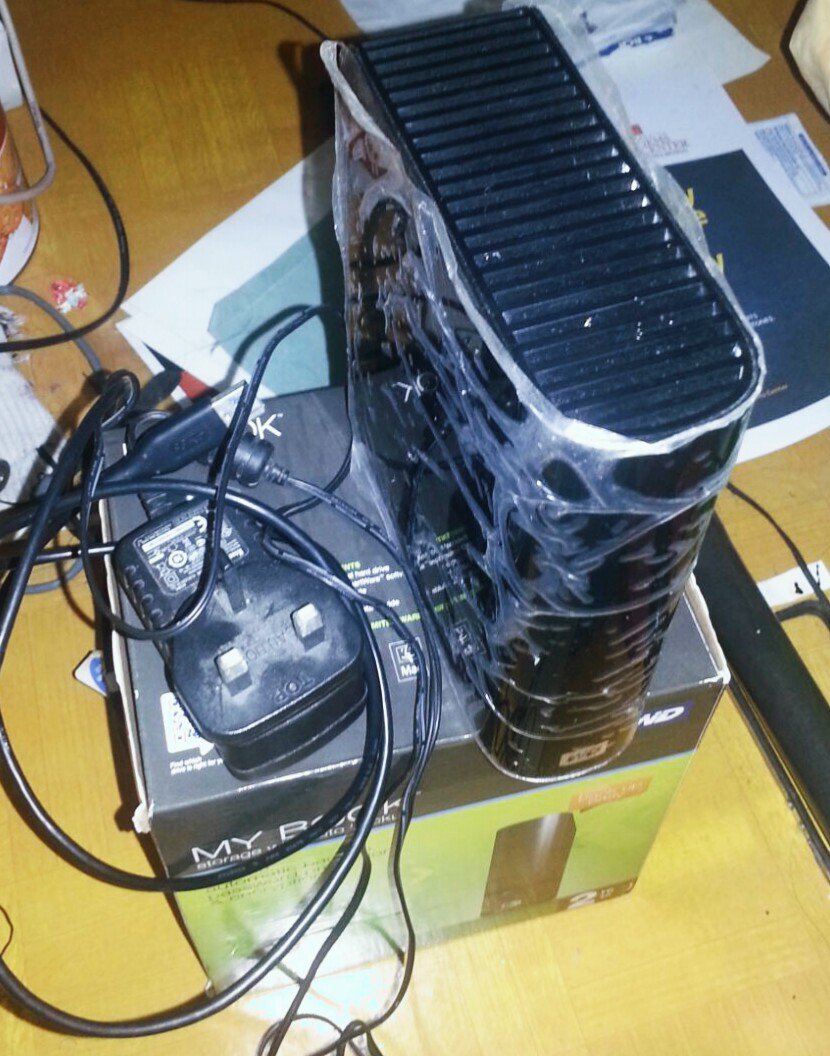 dianwndari's tweet image. #jual #hdd #jualsecond hdd eksternal merk wd 2tb 3,5&quot; garansi sampai juni 2016 harga 1,1jt