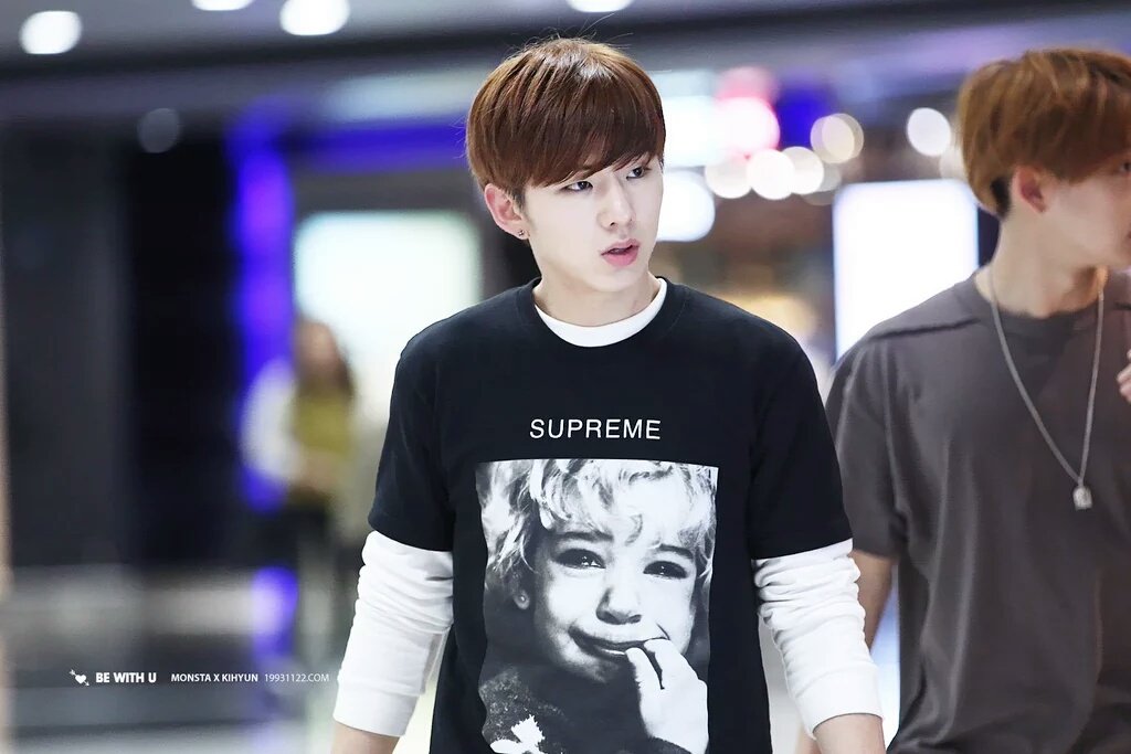 kihyunstyle's tweet photo. 151205 Hongkong departure ✈ #supreme #kihyun #기현 #kihyunstyle #monstaxstyle #몬스타엑스 
photo by @BEWITHU_KH 💕 https://t.co/P0a3LQuRnp