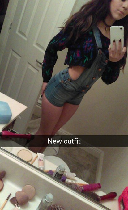 Yay thx Ashley and kev for giving me pretty rad clothes https://t.co/8buda8mrmb