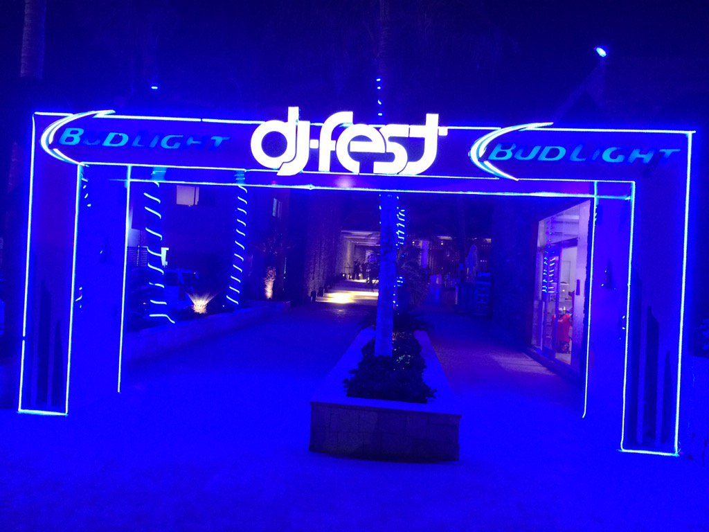 licnahimcal's tweet photo. En lo mejor #DJFest2016 en @MamitasBeach @HARDWELL @rivmaya @QuienTVCancun https://t.co/DYiwkQv5i3