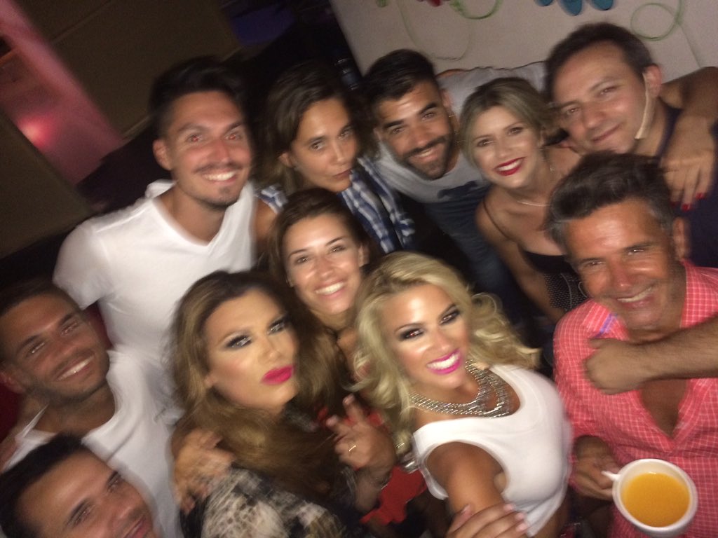 GZaffora's tweet photo. 💣👊🏻💣 #Enredados GENIOS!@Flordelav @ilianacalabro1 @ailen_bechara @laufer4 @osvaldolaportok 👏🏻👏🏻👏🏻 https://t.co/tLiP6RSFcA