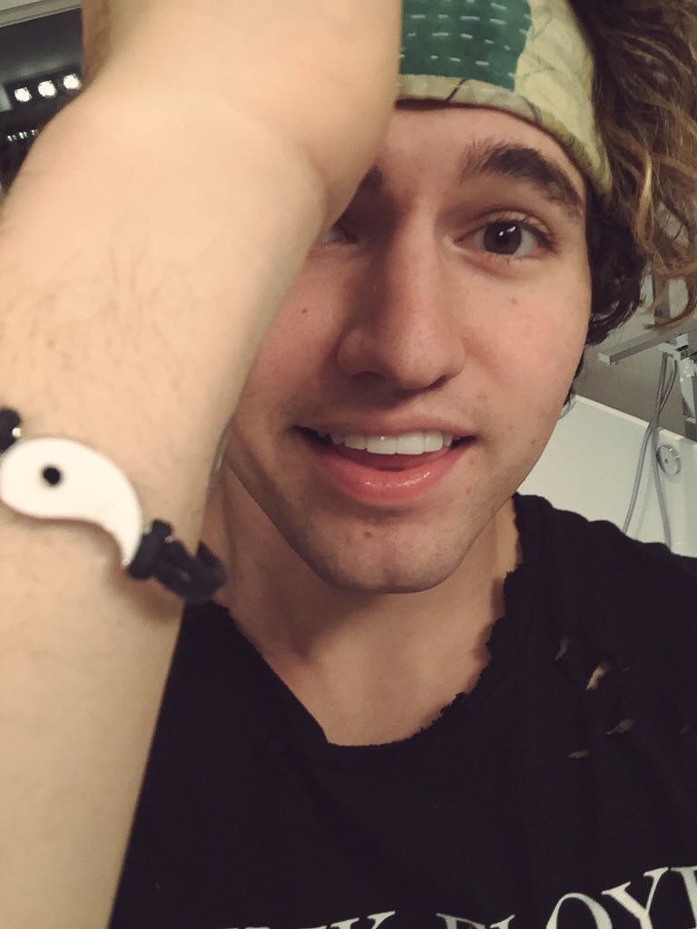 spacecaylen's tweet image. he's so perfect aw