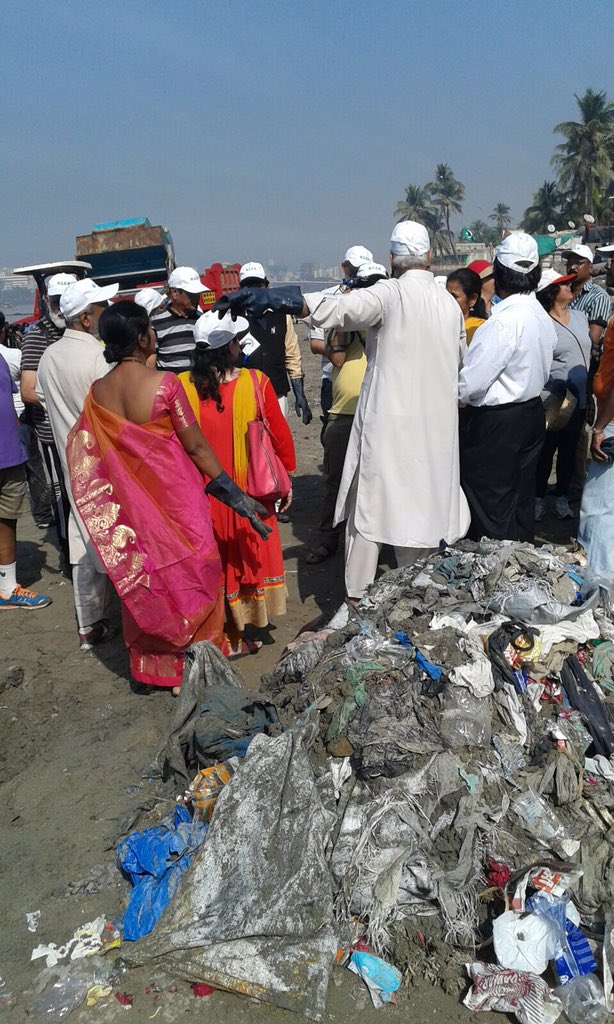 SohaaWrites's tweet photo. @neenakulkarni A successful mission #CleanMahimBeach https://t.co/lyDyHFXtvb