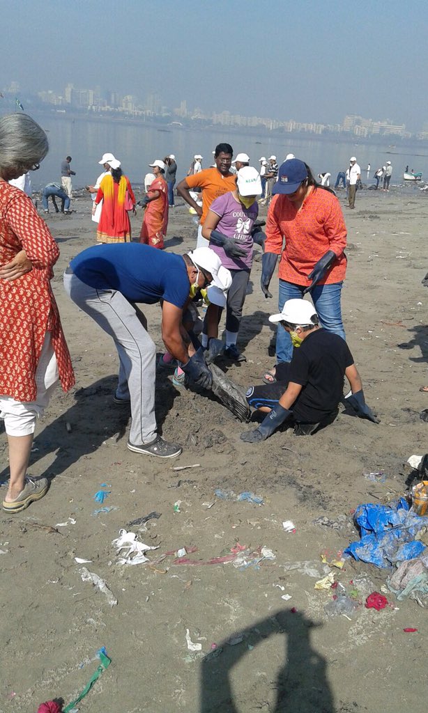 SohaaWrites's tweet photo. #CleanMahimBeach Drive success. Thank you @MiLOKMAT @ibnlokmattv @Tv9marathi https://t.co/FL94b1nT2q