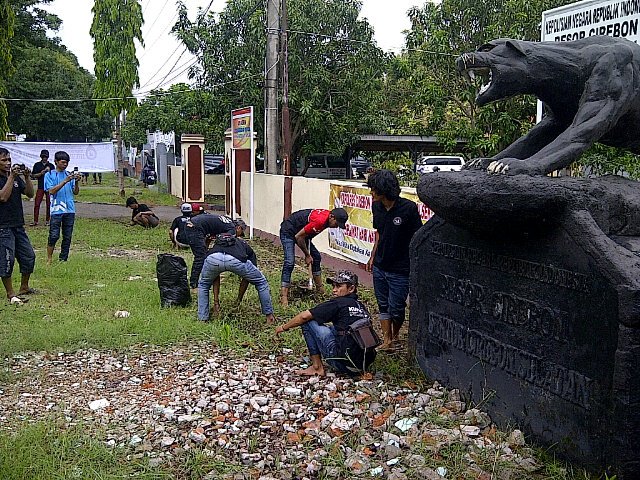 atho_januariku's tweet photo. Sebelum #DonorDarahOi temen2 @OrmasOi @oi_cirebon melakukan #Goigreen @BPWOiJAWABARAT @BPP_OrmasOi @iwanfals https://t.co/qgzJiSru9e