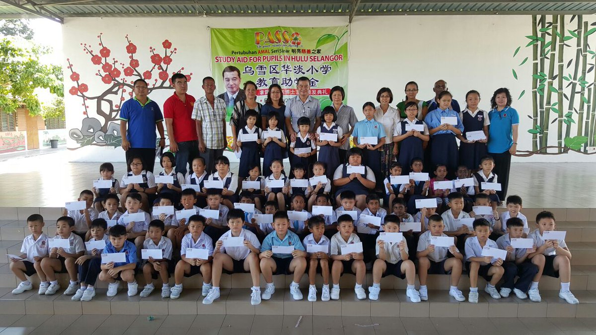 Lee Kee Hiong On Twitter Pertubuhan Amal Seri Sinar Memberikan Bantuan Wang Kpd 60 Murid2 Miskin Di Hulu Sgor Tadi Tq Https T Co M7ycmnlhxe