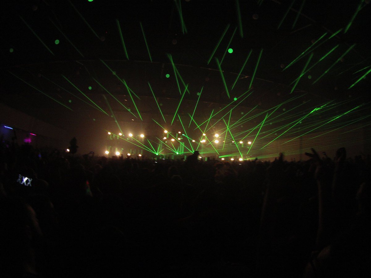 LeoG_11's tweet photo. @LightsAllNight thank you for for a great ending to my 2015 and a great beginning to 2016! #LAN15 @DallasRagers https://t.co/4Mf74UrFiH