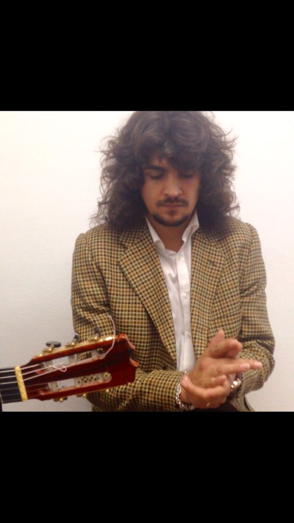 Feliz año salud y libertad para todos y muchos oídos para el  flamenco jjj
