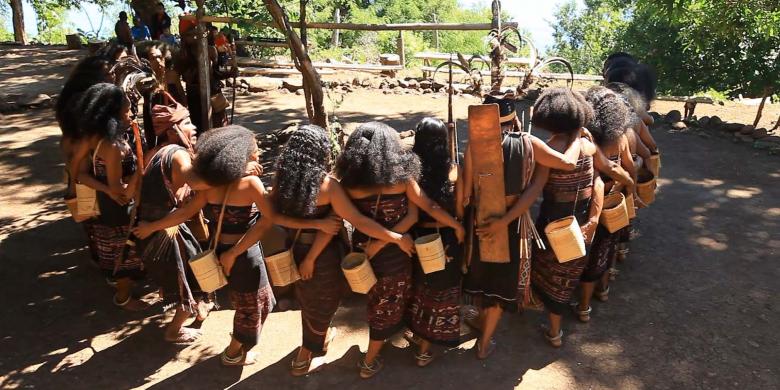 5. Apa lagi keragaman budaya dan kearifan lokal suku-suku ini?

Temukan di <a href="/ExploreKompasTV/">Explore Indonesia</a> skrg