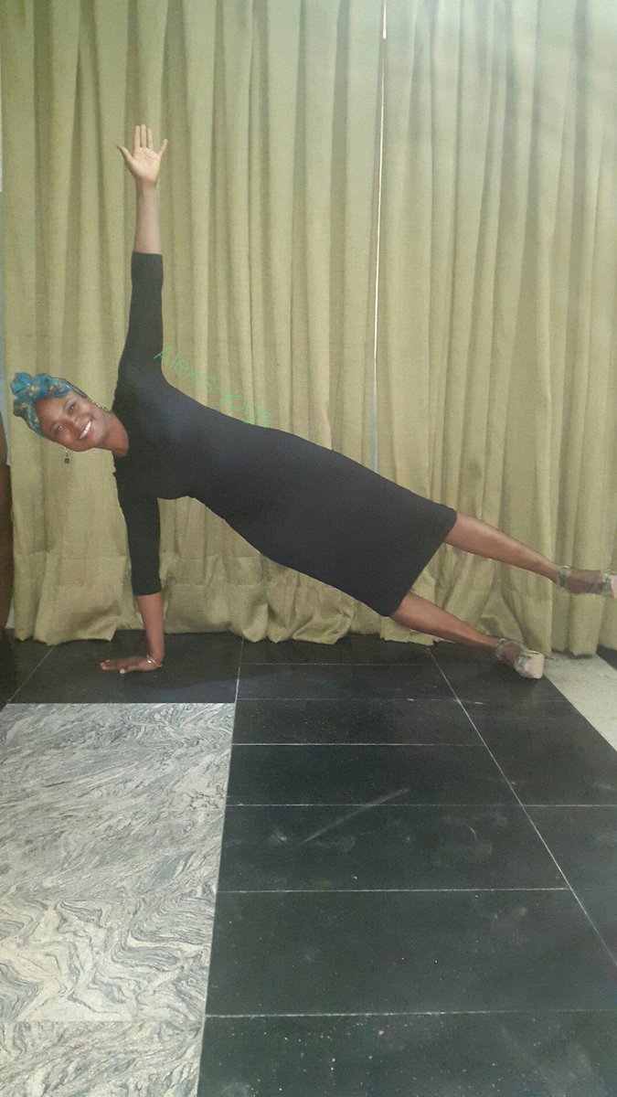 Alexis_yoga's tweet photo. Climbing and pushing forward to bringing my dreams to reality,am spreading out😆#sideplank #yoga #church #lagosgirl https://t.co/Uh5oHnEcus