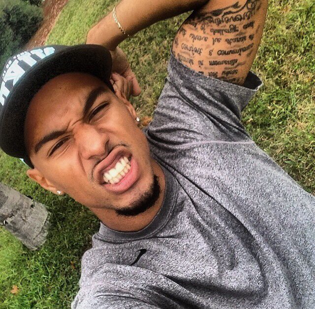 thencrowd14's tweet photo. What a cutie! *Growwwl* #FallNLust https://t.co/glgy3Lv2Yu