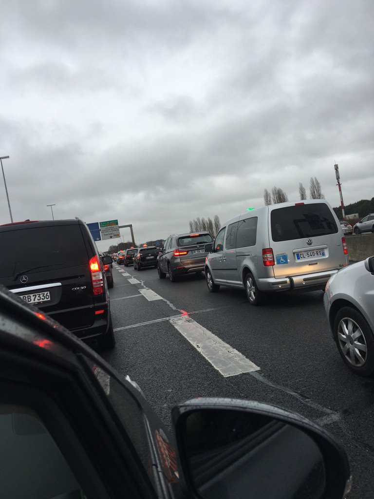 Mais quelle belle gestion des flux à l'arrivée d'aéroport de #Roissy ! Génie français à l'œuvre cc <a href="/AeroportsParis/">Aeroports Paris</a>
