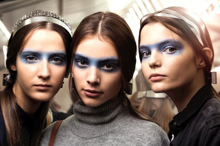 GabriellaWimmer's tweet photo. I'm on trend for Spring, where blue transcends from my diamond Duchess clutch to makeup. The eyes had it at Chanel. https://t.co/BJlb7Gxjsb