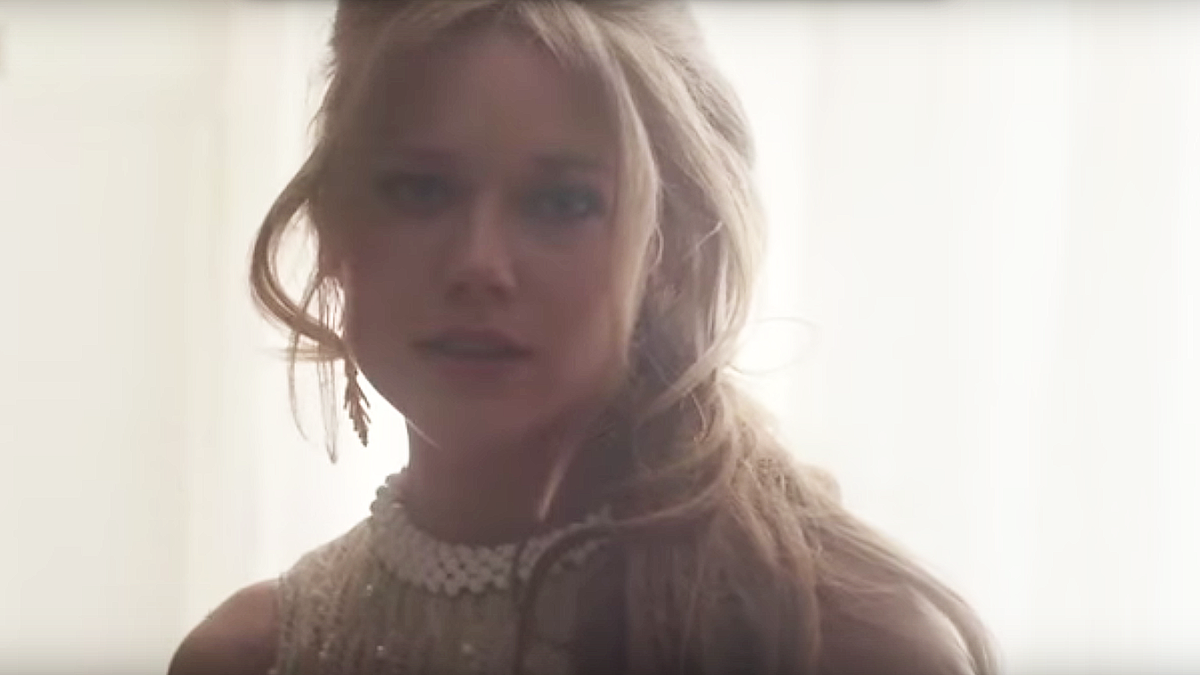 JWestSpain's tweet photo. [Video + still] Endeavor Trailer S3: https://t.co/uJsLk9JLMc #jemimawest https://t.co/Hh9Rsy9ljV
