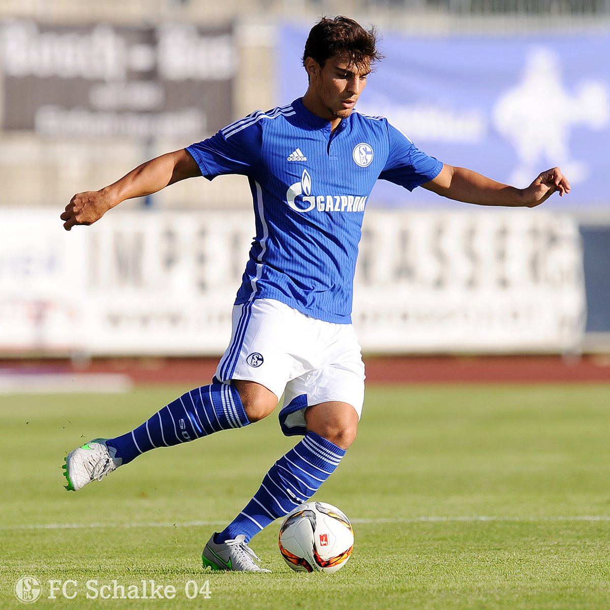 Fcシャルケ04 V Twitter カーン アイハン が 日本代表 Mf 長谷部誠 が所属する フランクフルト Eintracht Jp へ期限付き移籍します 詳しくはこちら T Co 2mfucyhhru S04 T Co Xishzht8pm