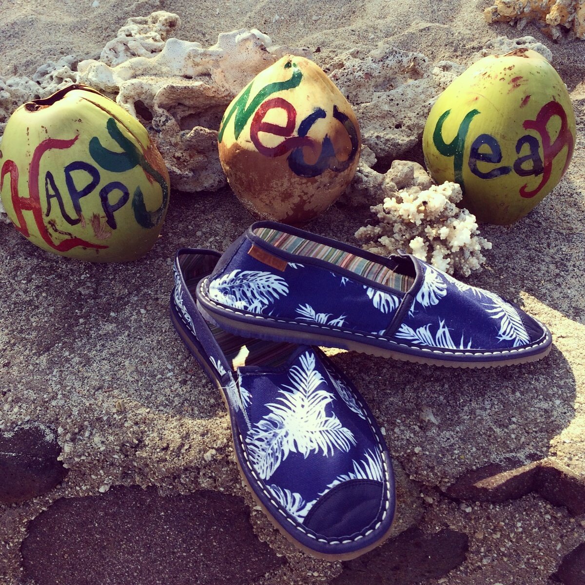 PlugShoes's tweet photo. #HappyNewYear from #Bali 
#plug_shoes #pluggers #shoes #flatshoes #fashion #travel https://t.co/caKL6w4M2Q
