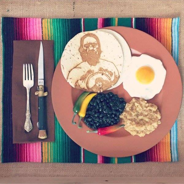 Breakfast of champions! Have a good Sunday friends. #SundayFunday https://t.co/keKkMyd4YV