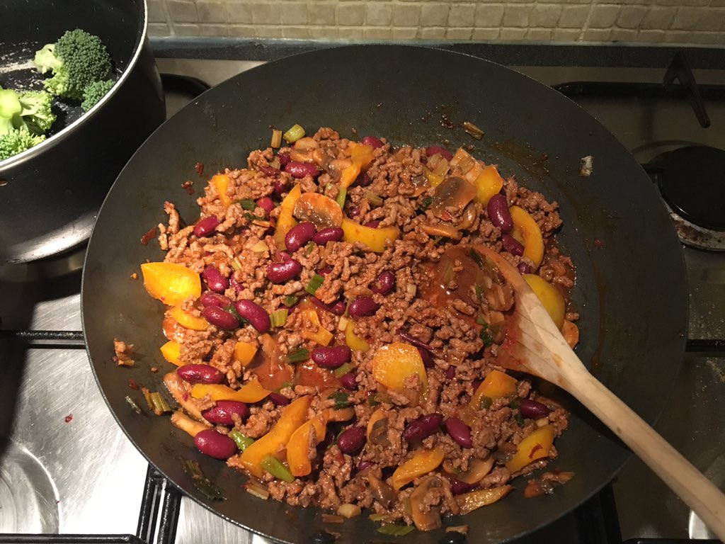 ChazDyer's tweet photo. Lean in 15 Chilli #preplikeaboss #Leanin15 #LeanMean2016 @thebodycoach @Candice_85 https://t.co/5xO3NJglFo