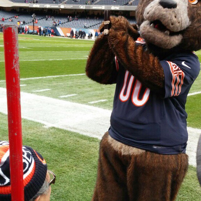 OneSeniorDream's tweet photo. Jesse on the field with #staleydabear #veteran #dreamcometrue #wish #dream #gobears #onedream @ChicagoBears #chicago https://t.co/6TCEPFwQte