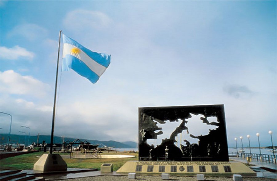 #EfemérideVTV | 3 de enero de 1833: Fuerzas de Gran Bretaña invaden las Islas Malvinas tinyurl.com/hdtjkdm