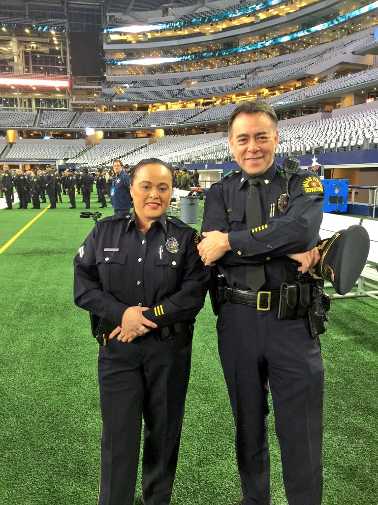 @MelindaDPD & Maj Vaughan here for the 1stRespondersAppreciation @DallasPD @DPDChief