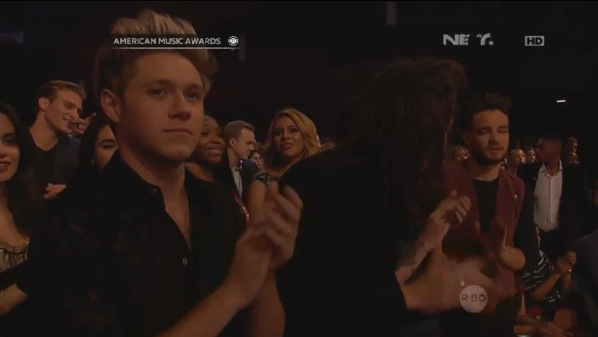 IamStylik's tweet image. Oh God.. My bae 😍&quot;@netmediatama: One Direction ikut standing applause utk dance-nya J-Lo.  #AMAs2015OnNET https://t.co/OWisRPFbZH&quot;