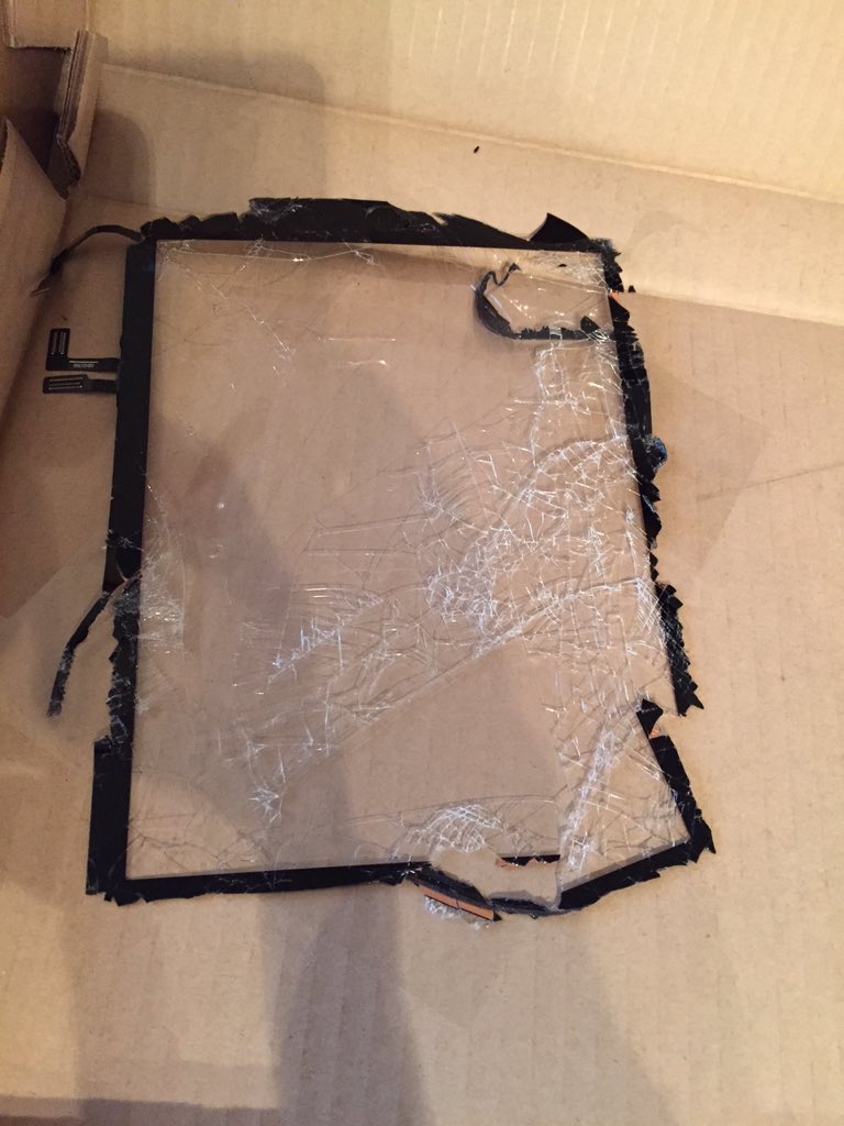 dj_willz's tweet image. So from the before pictures it needed fixing and I managed it 🤗 #ipadair #broken #nowfixed