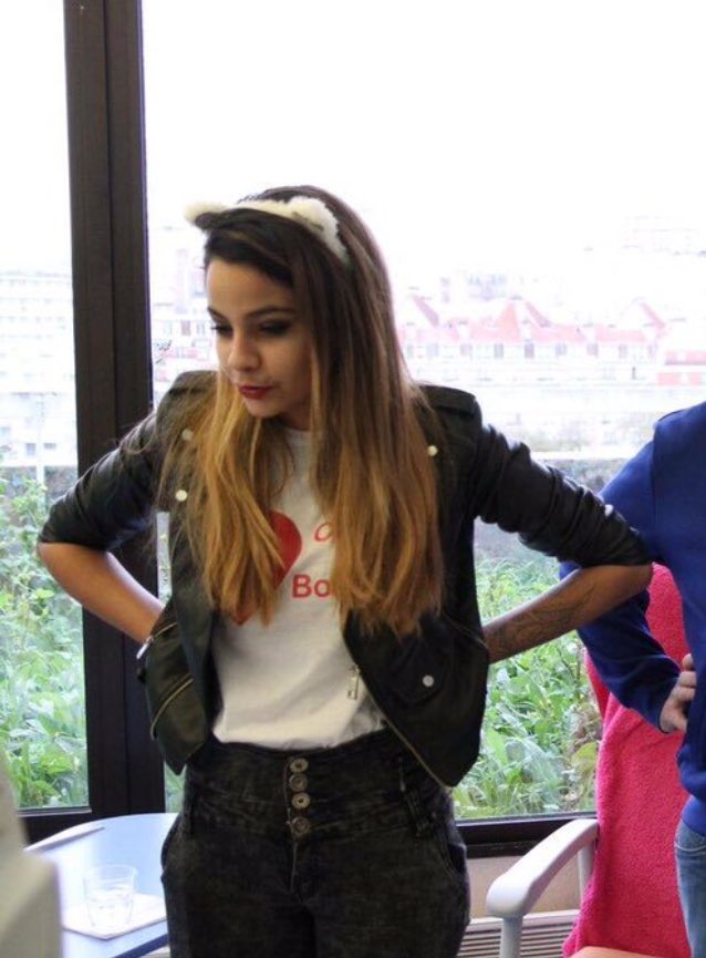 SindyReaction's tweet photo. Quand tu vois les vidéos du première de l'an et que tu te demande comment récupérer ta crédibilité après ça... https://t.co/efbsOronuf