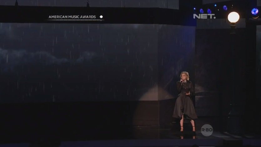 mdtvindonesia's tweet image. Ini dia rising star internasional, please give it up for Miss Meghan Trainor! #AMAs2015OnNET