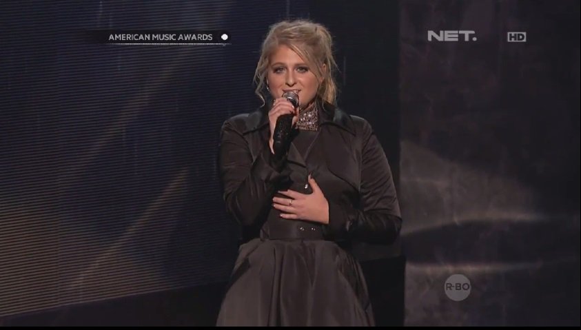 mdtvindonesia's tweet image. Ini dia rising star internasional, please give it up for Miss Meghan Trainor! #AMAs2015OnNET