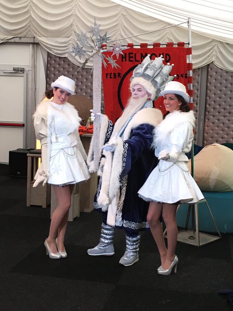 MaykeMayworks's tweet photo. Vandaag onze #icequeens bij #winterfestijnhelmond samen met #cvoranjebuurt tot 18 uur aanwezig. #Mayworks #events https://t.co/ugGAksr4FJ