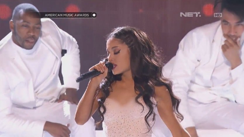 IamStylik's tweet image. Focus on me baby 😍😍&quot;@netmediatama: Here she is, the amazing Ariana Grande!
Sudah hapal lirik Focus? #AMAs2015OnNET https://t.co/0bLWjTyOp7&quot;