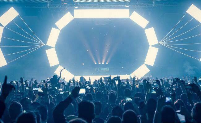 fabrikdiscoteca's tweet photo. Y el 12 de marzo La Resistencia vuelve a Fabrik en su formato XXL. “RT” si te apuntas !! https://t.co/B2moZztvoC