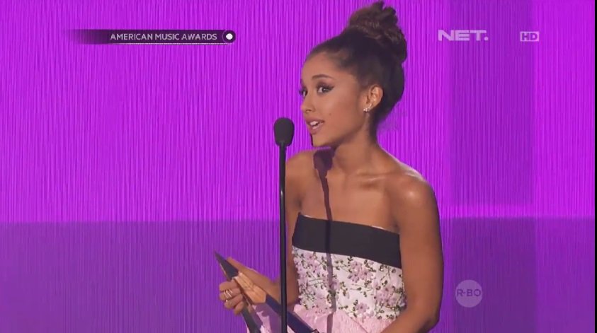 IamStylik's tweet image. Love ya 💜 &quot;@netmediatama: For Pop/Rock Female Artist of the Year, the AMA goes to.. Ariana Grande! #AMAs2015OnNET https://t.co/rs3HygIS5I&quot;
