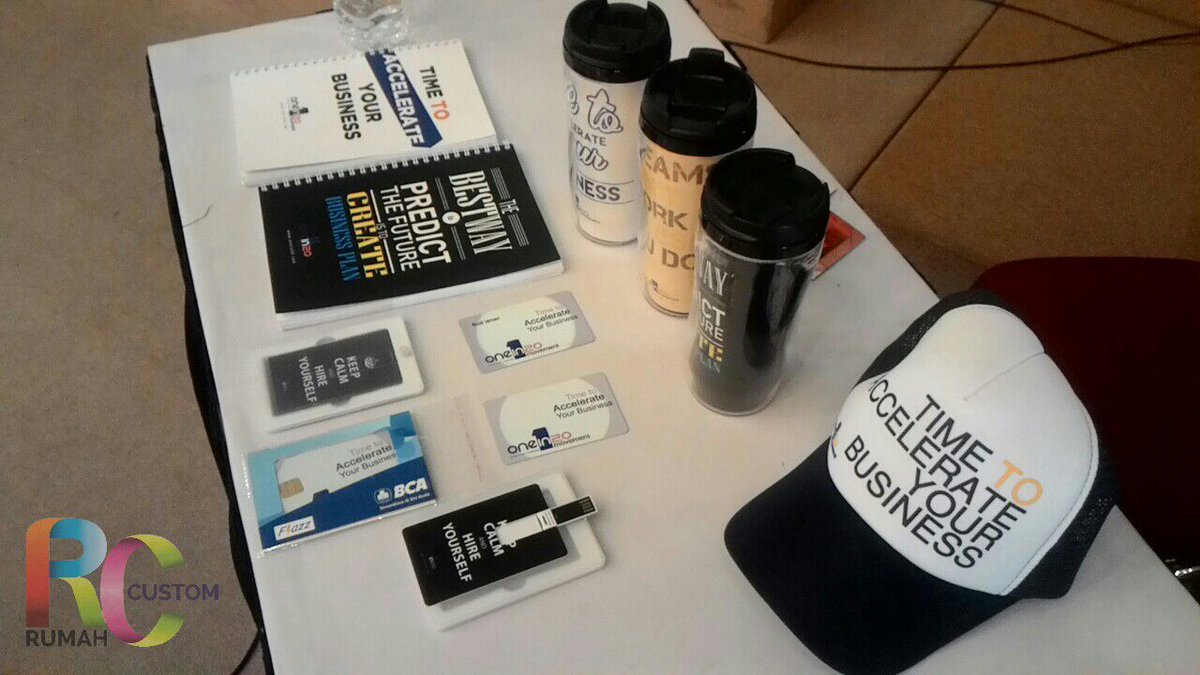 Mau tunjukin betapa besarnya komunitas kamu bisa dgn buat souvenir dgn tagline/logo komunitas sprti <a href="/BeSmartpreneur/">OneInTwenty Movement</a>