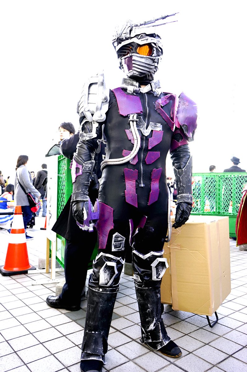 裏庭映画保存会 Twitterissa コミケコスプレ 仮面ライダー大集合その５ 仮面ライダードライブ 魔神チェイサー 新堂ガイさん Shindou Gai リアル鬼ごっこ の鬼やｓｆゲームの兵士キャラを自作 平成ライダーキャラもお気に入り Cコスプレ T Co