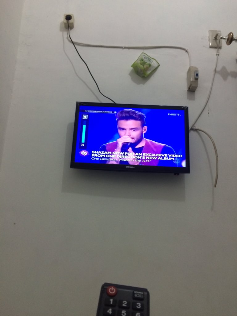 hibyetita's tweet image. #AMAs2015OnNET