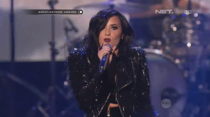 mdtvindonesia's tweet image. Powerful performance from Alanis Morrisette and @ddlovato!

#AMAs2015OnNET