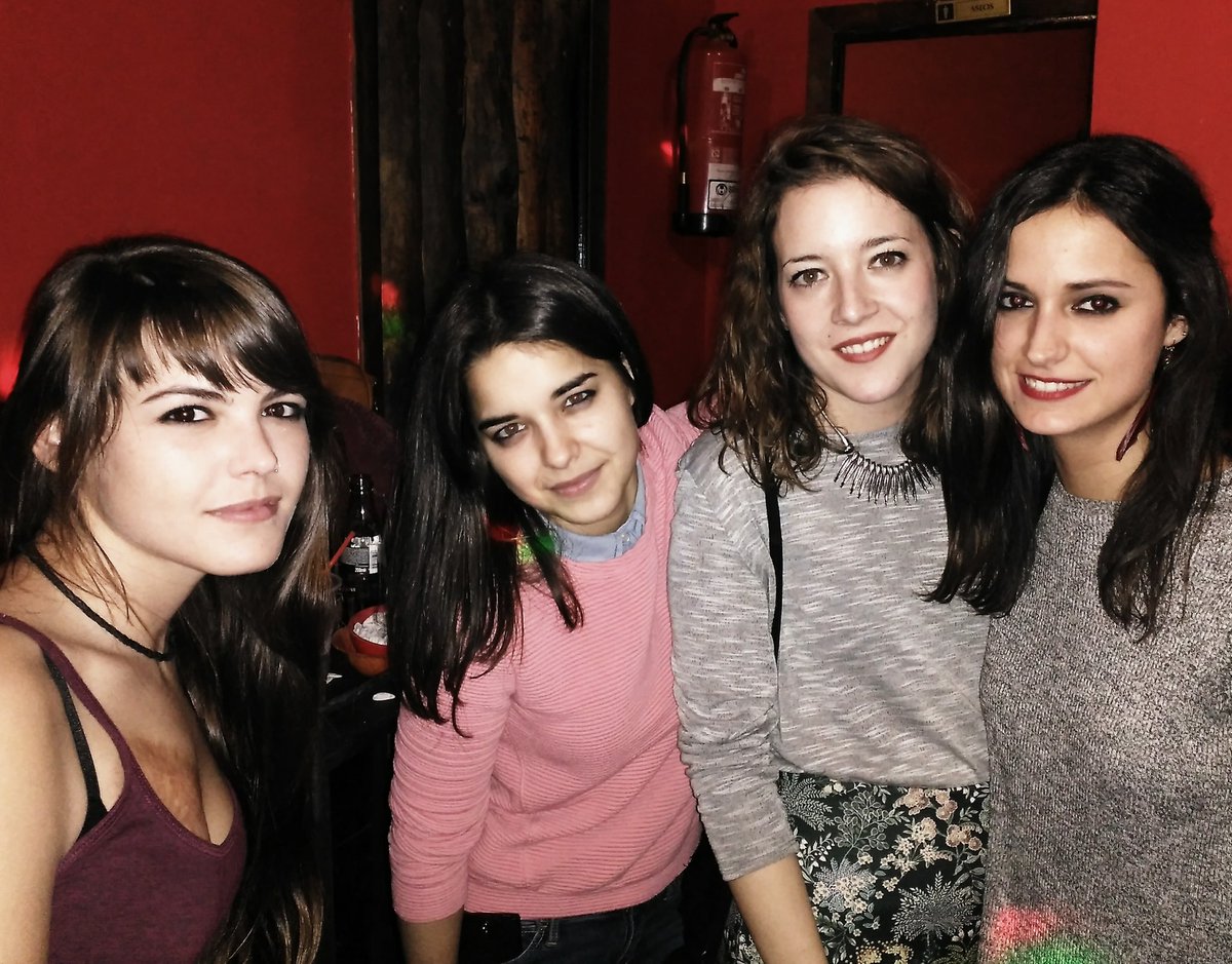 LuciadBM's tweet photo. Sábado noche con mis niñas 💜 https://t.co/6VWU5nV1hv