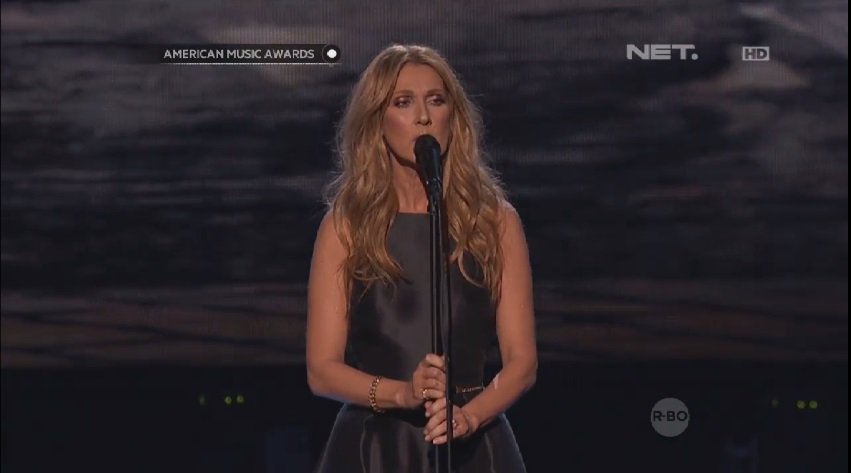 mdtvindonesia's tweet image. Penampilan Celine Dion utk mengenang tragedi bom di Paris. #AMAs2015OnNET
