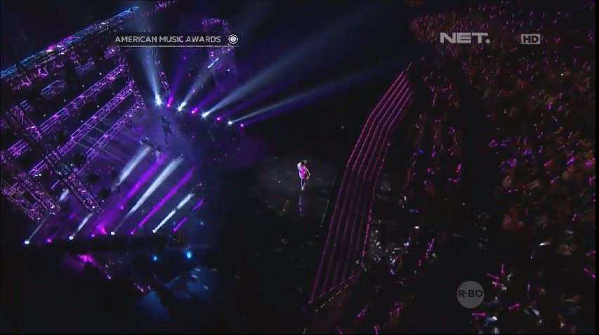 DickyRinaldo's tweet image. RT netmediatama: Where Are You Now - justinbieber #AMAs2015OnNET