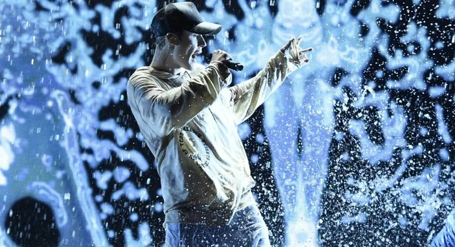 anissnurradhiah's tweet image. SORRY !!!!!! #AMAs2015OnNET