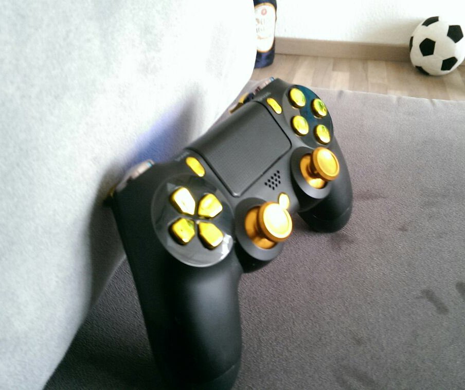 ControllerModHB's tweet image. Gold und schwarz. @BVB Controller. #StylischeDrücker #letsMod #PS4 #Controller #BorussiaDortmund