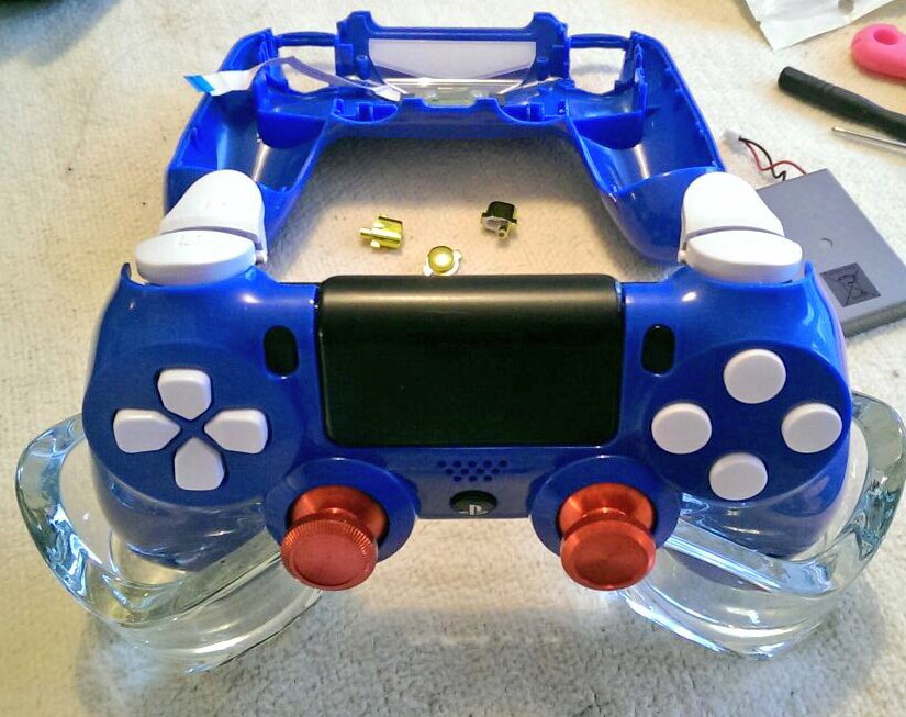 ControllerModHB's tweet image. Noch in Arbeit. @HansaRostock Pad. #StylischeDrücker #letsMod #Hansa #PS4 #Controller #AFDFCH