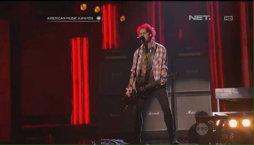 putradwimirza's tweet image. Thx a lot!😁 @netmediatama #AMAs2015OnNET