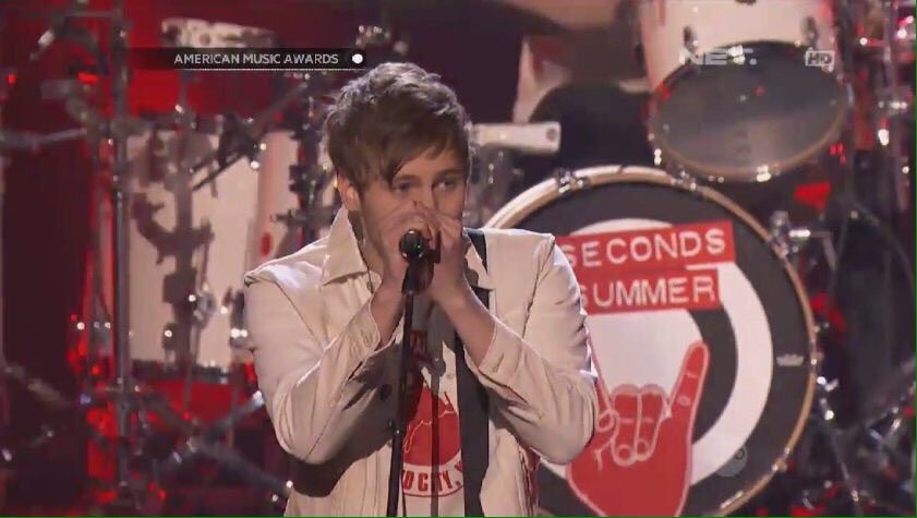 putradwimirza's tweet image. Thx a lot!😁 @netmediatama #AMAs2015OnNET